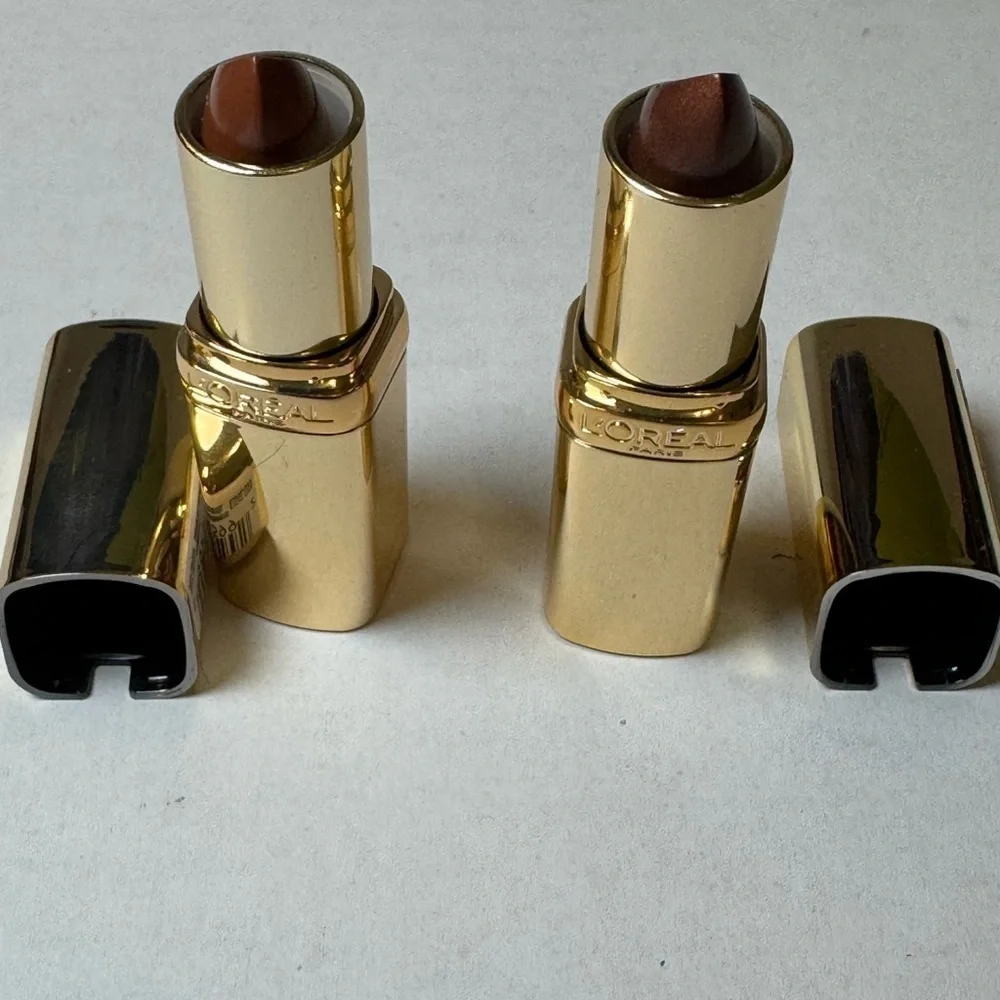 L'Oreal Paris Colour Riche Original Satin Lipstick for Moisturized Lips